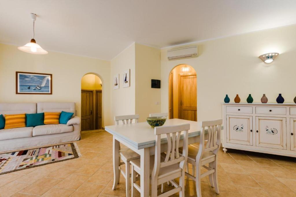 Le Perle Di Golfo Aranci Villa Bagian luar foto