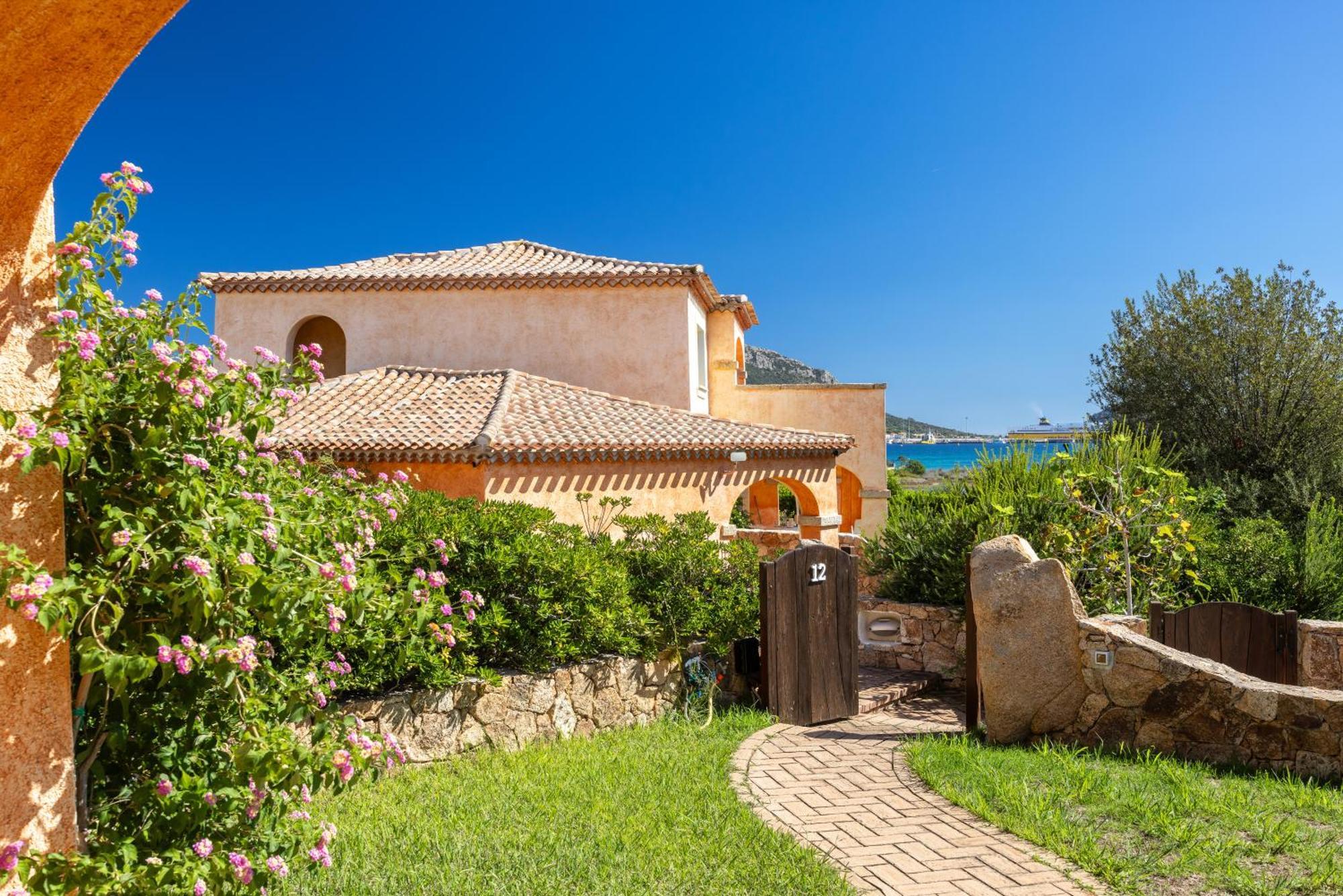 Le Perle Di Golfo Aranci Villa Bagian luar foto